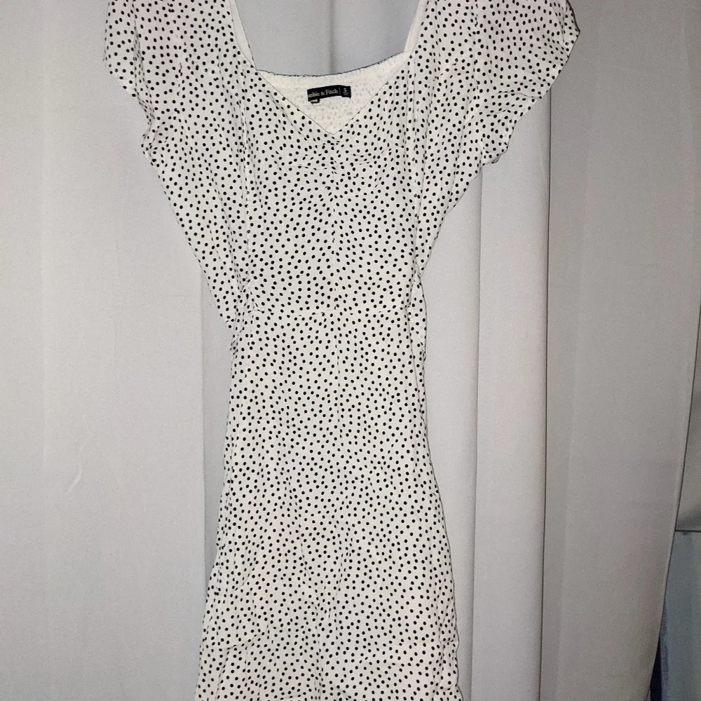 Abercrombie & Fitch White Mini Dress with Black Polka Dots - Picture 7 of 7